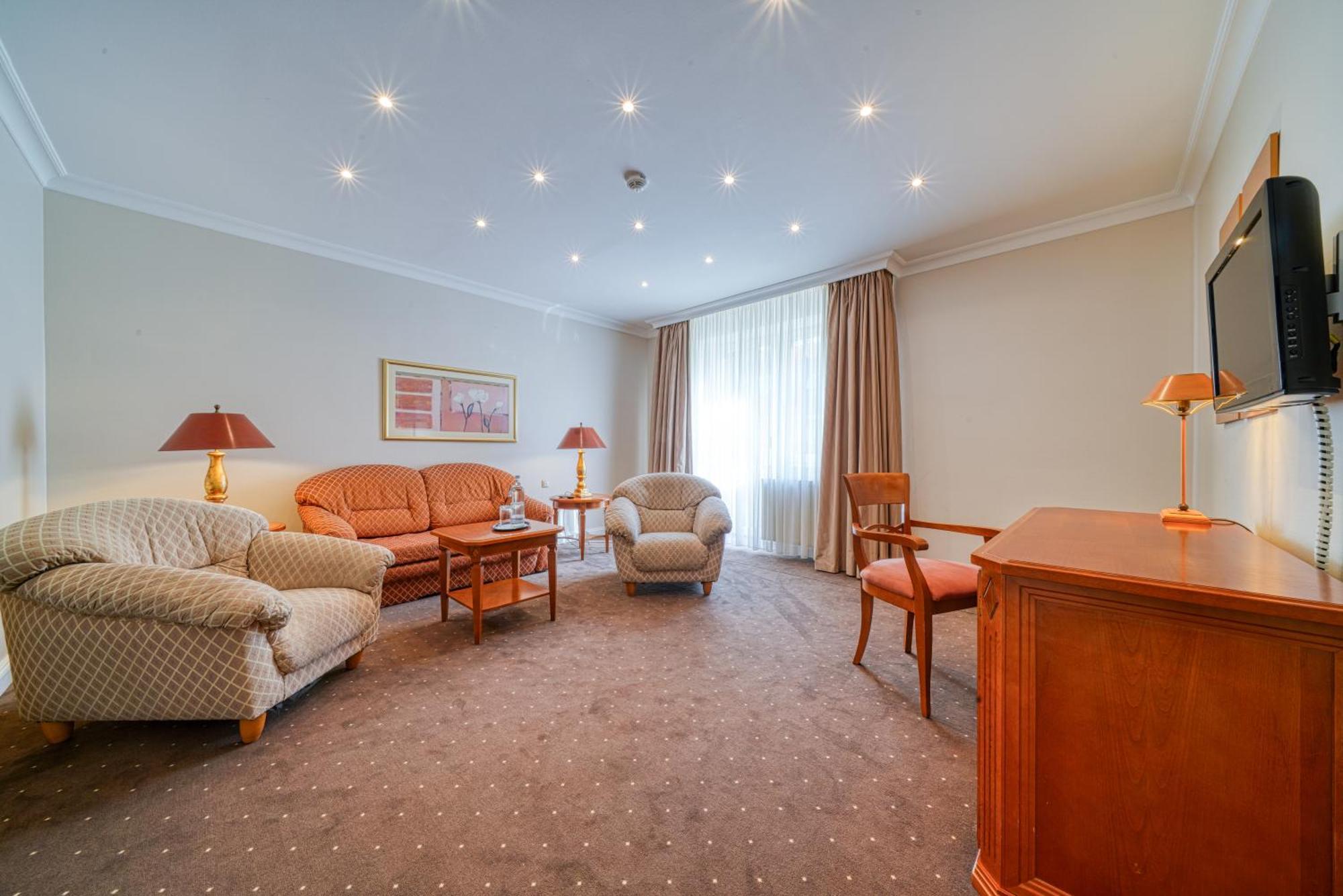 Family Room,1592873991:JPEG